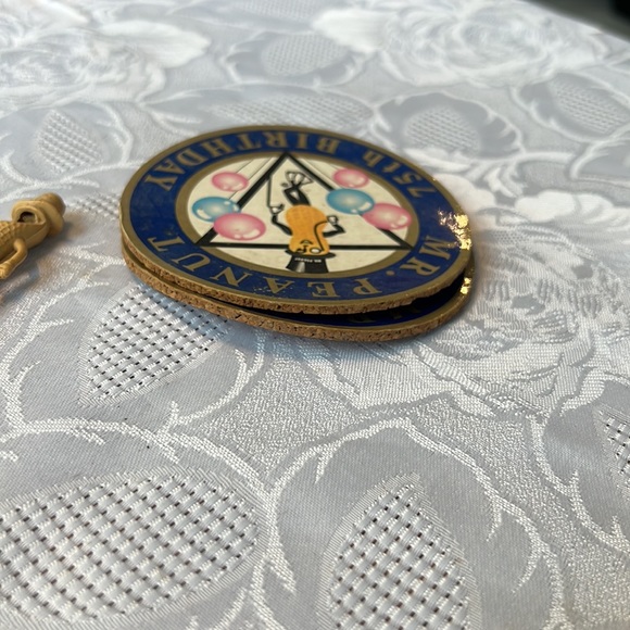 Vintage Mr. Peanut sealed playing cards, 2 coasters, and Mr. Peanut toy whistle - Picture 4 of 6